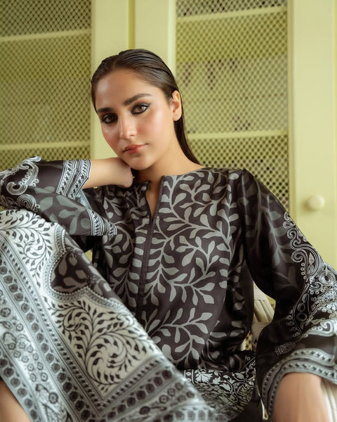 Komal Black Long Length Digital - 2 Piece